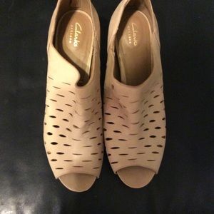 Clarks stacked heel shoes